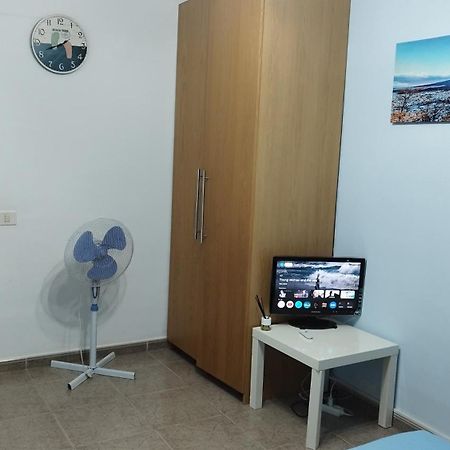 Los Cristianos Centro, Room With A Private Bathroom In Shared Apartment Arona  Exterior foto